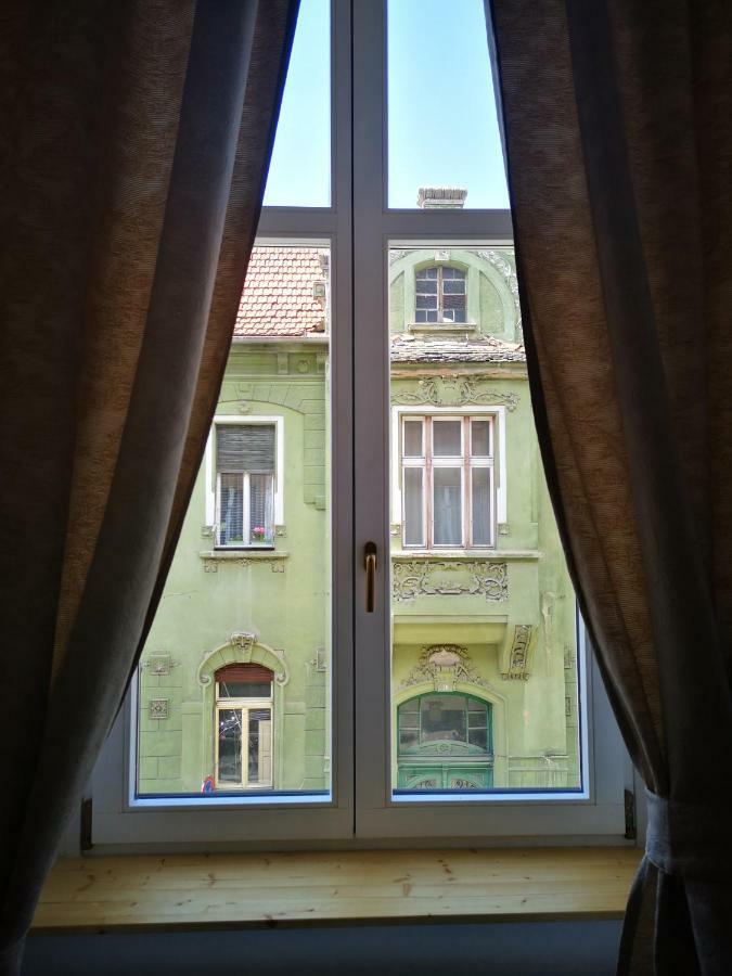 Emerald Old Town Apartment *