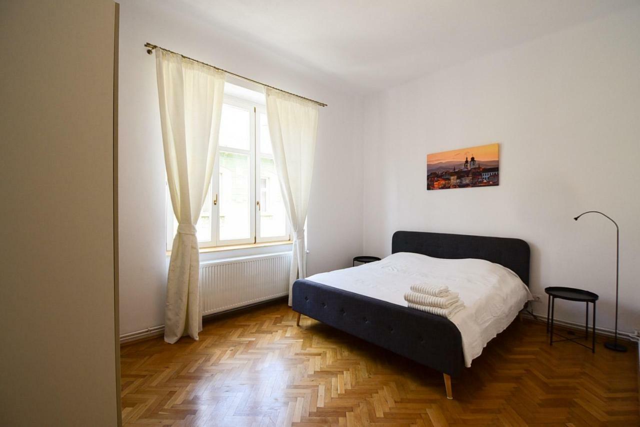 Emerald Old Town Apartment *